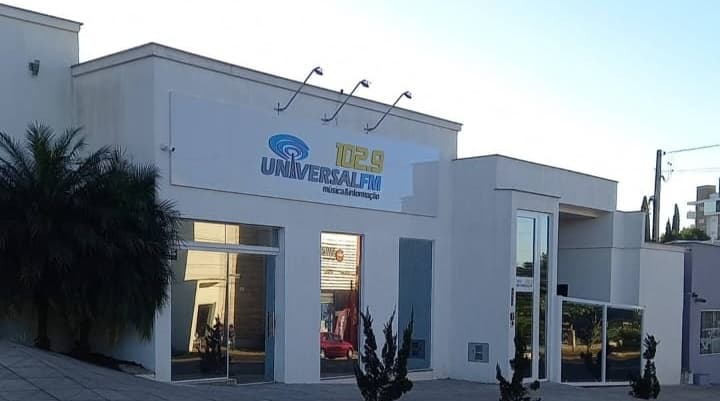 Universal FM Logo
