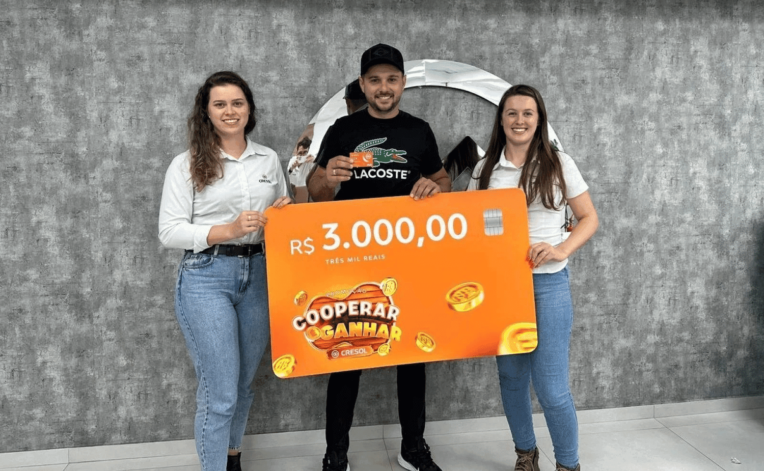 Cresol Raiz realiza segundo sorteio da "Cooperar é Ganhar" e contempla 18 associados