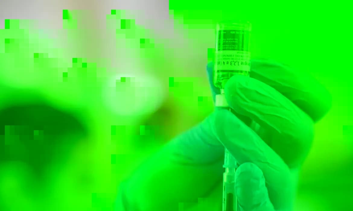 Equipes do SUS começam a receber vacina contra a dengue
