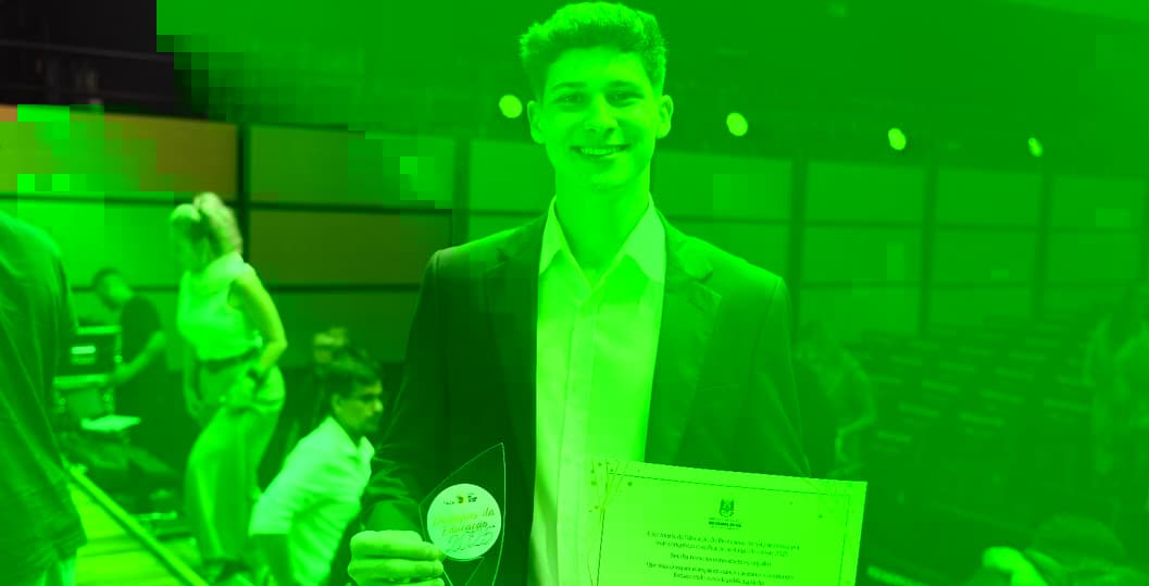 20ª CRE recebe homenagens no evento Destaques da Educação de 2025