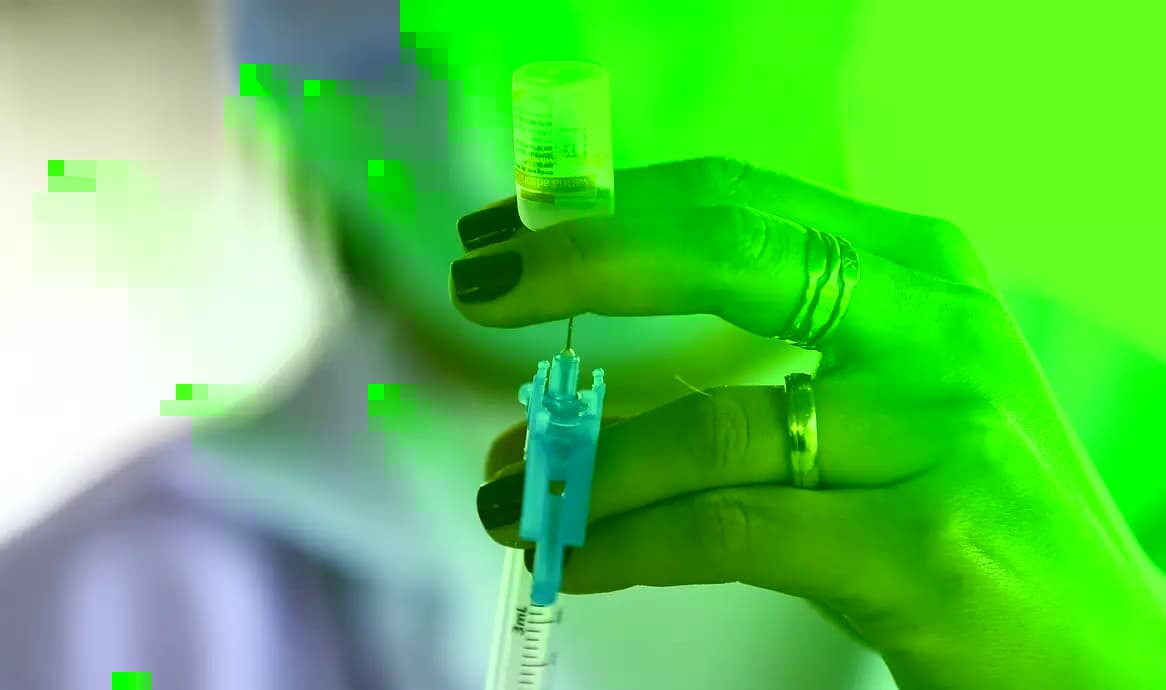Jovens de 15 a 19 anos podem se vacinar contra HPV até junho de 2026