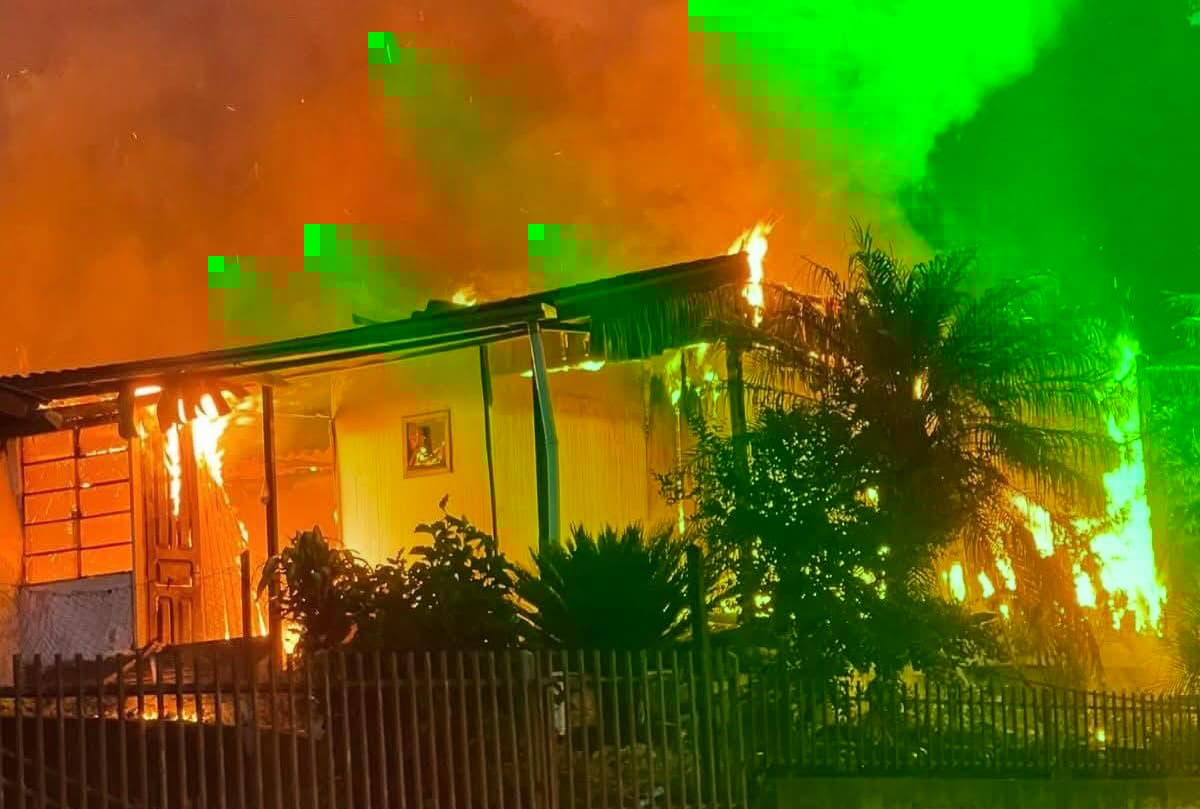 Incêndio atinge residência no Distrito de Saltinho